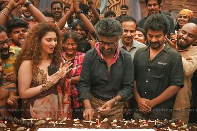 It's A Wrap For Jailer As Rajinikanth, Tamannaah Bhatia Cut Massive Cake With The Team