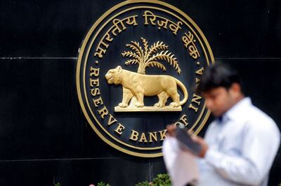 PM's Advisor Says RBI Over-estimates Inflation, Economists Feel Otherwise