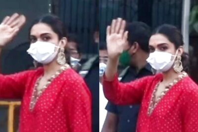 Deepika Padukone Seeks Blessings at Siddhivinayak Temple Ahead of Ranveer Singh Starrer 83's Release