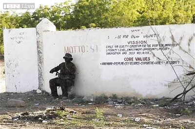 Somali Islamists kill 147 as troops end Kenya varsity massacre