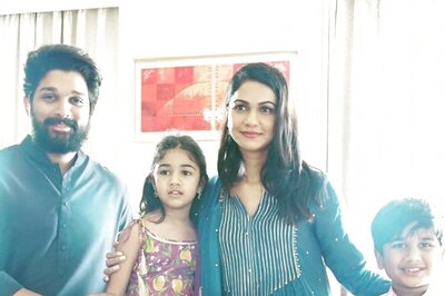 Allu Arjun Visits Golden Temple In Amritsar, Calls Wife Sneha 'Cutie' To Send Her Birthday Wishes