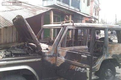 Siliguri: Police lathicharge on angry mob protesting construction of a crematorium