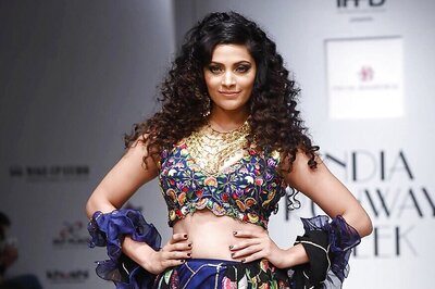 Akshay Kumar Gives Saiyami Kher Her Fitness Goals