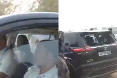 Stones Thrown at Rahul Gandhi's Car in Malda, Window Pane 'Smashed', Claims Congress