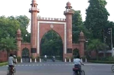 Supreme Court Tags Plea Against AMU VC With Petition on Minority Status