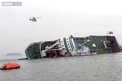 S Korean ferry carrying 470 sends distress signal, rescue underway