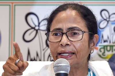 They Visited Bhatpara Flouting Section 144: Mamata Slams UP BJP Govt for Detaining Priyanka over Sonbhadra Visit