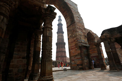 Eerie Silence Haunts Delhi’s Iconic Qutub Minar, Lotus Temple as Govt Calls for Social Distancing