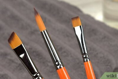 How to Keep Brush Hairs Off Paintwork While Painting