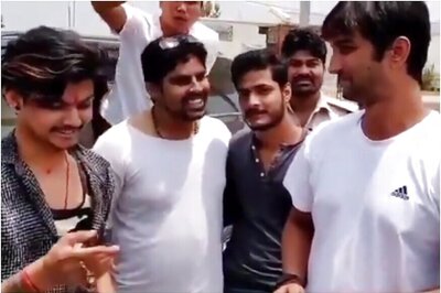 Video of Sushant Singh Rajput Encouraging Fan While He Sings is Proof of Humility