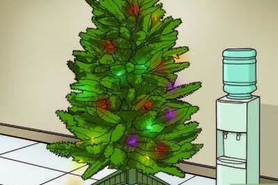 How to Decorate Your Office for Christmas