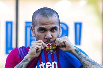 Watch | Barcelona Legend Dani Alves' Avoids Stepping on Club’s Crest Printed on The Ground