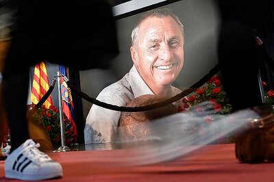Barcelona pay tribute to Johan Cruyff