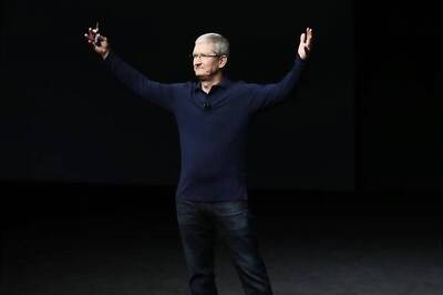 'We Appreciate it Tim Apple': Apple CEO Plays It Cool, Changes Name on Twitter After Trump Gaffe