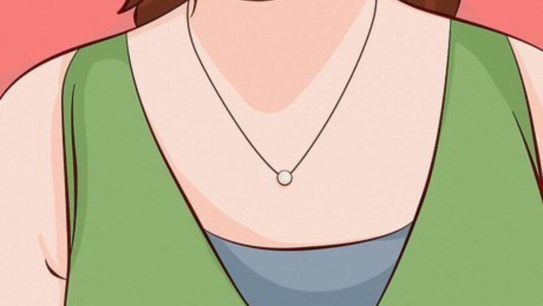 How to Wear Minimalist Jewelry