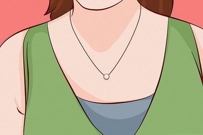 How to Wear Minimalist Jewelry