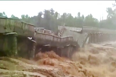 Two Dead, 30 Missing After Bridge Over Goa River Collapses