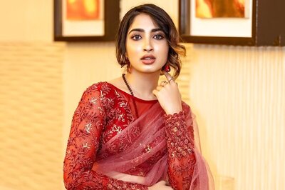 Bigg Boss Kannada Fame Saanya Iyer Looks Gorgeous In Red Netted Saree, See Pics