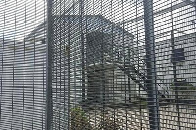 Tension Rises as Australia Starts to Dismantle Papua New Guinea Detention Centre