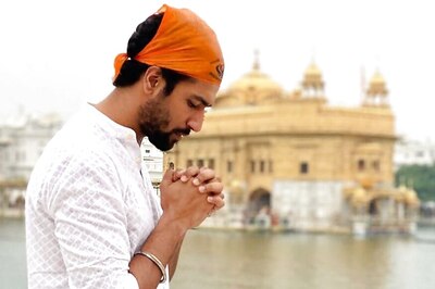 Vicky Kaushal Prays for Peace and Joy for All, See Pic