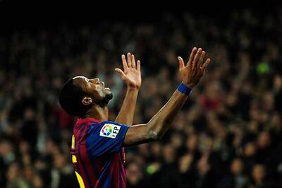 Ten-man Barcelona sink Sporting Gijon