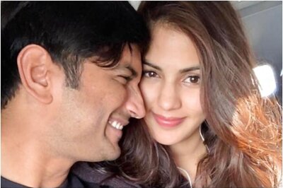 Sushant Singh Rajput's Death: Twitterati Feel Rhea Chakraborty's Account is Hacked After She Urges CBI Enquiry