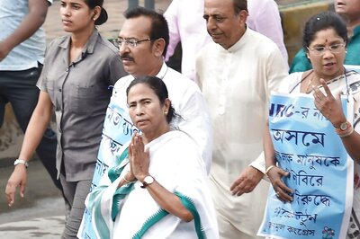 Religious Fanatics Running Schools in North Bengal to Brainwash Youth, Says Mamata
