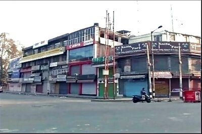 Life in Kashmir Affected as Separatists Resume Shutdown