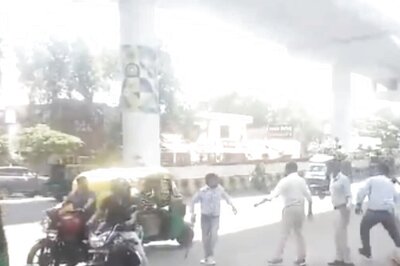 WWE Style Face-Off Caught On Camera: Men Beat Each Other With Belt, Baseball Bat