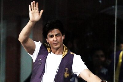 SRK sorry for smoking in public, ready to pay fine