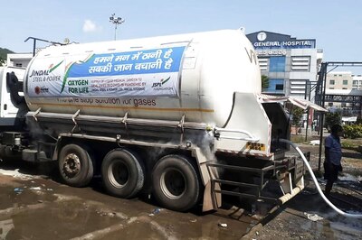 Centre Asks States to Carry Out Special Vaccination Drive for Oxygen Tanker Drivers