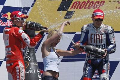 Pedrosa's crash helps Lorenzo to win US MotoGP