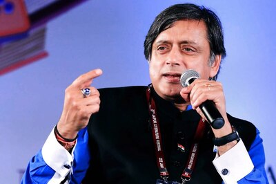 Shashi Tharoor, Six Journalists Booked for Sedition in UP Over January 26 Violence in Delhi