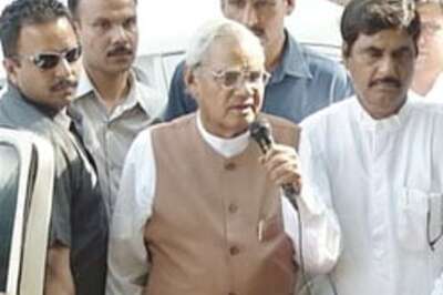 Vajpayee won't follow Sonia to Nithari