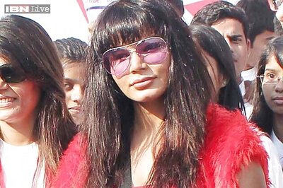 Rakhi Sawant joins RPI, says ready to fight against MNS chief