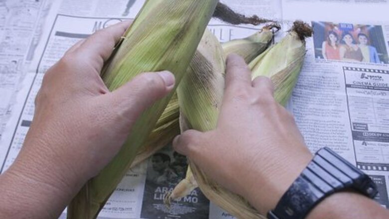How to Husk Corn