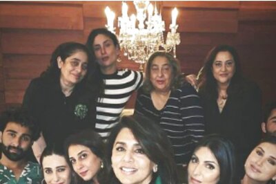 Kareena Kapoor Shares a Perfect Picture of 'Ma Familia' Featuring Karisma Kapoor, Tara Sutaria and Others