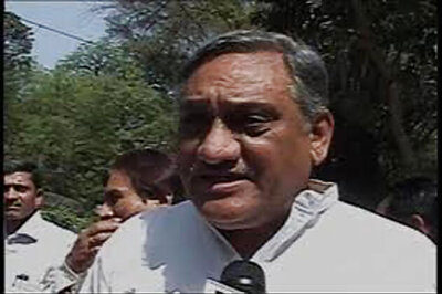 Bahuguna calls meeting to decide date for resumption of Kedarnath prayers