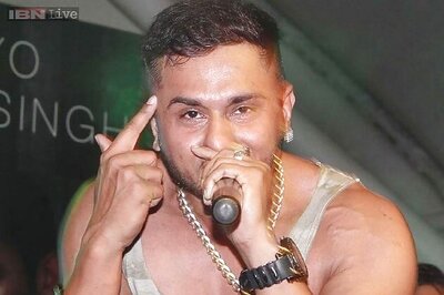 Shooting with Amitabh Bachchan made me feel old: Honey Singh