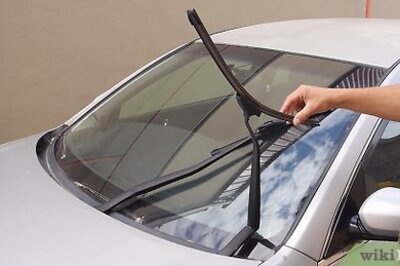 How to Clean Windshield Wipers