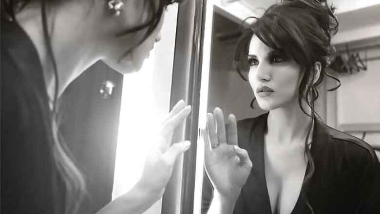 Sunny Leone was shy shooting 'Jism 2' : Mahesh Bhatt