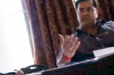 Manu wants heater, jailer says no