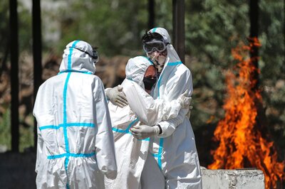 Record 4,329 Covid-19 Fatalities in India in Single Day