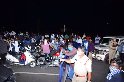 Night of Horror for Hyderabad Students, Techies as Andhra Cops Refuse Entry at Border Despite NOC