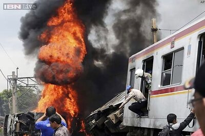 Commuter train crashes in Jakarta, 7 dead