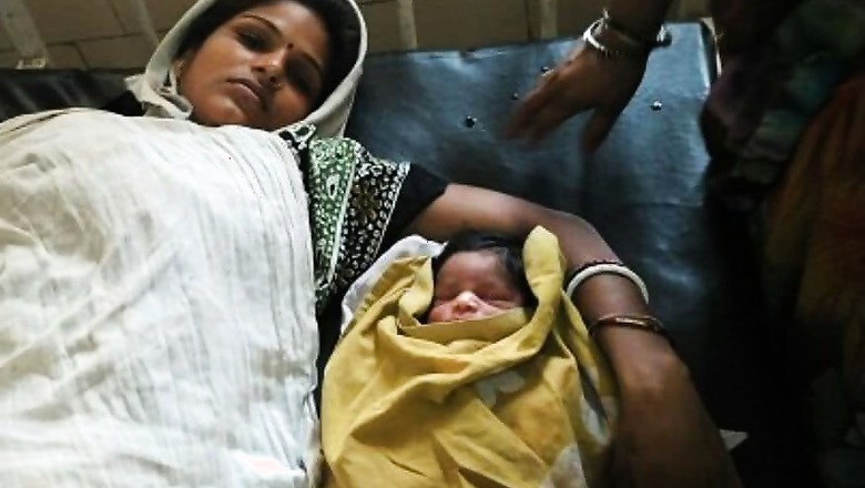 Woman Gives Birth in a PCR Van in Delhi; Mother and Baby Safe