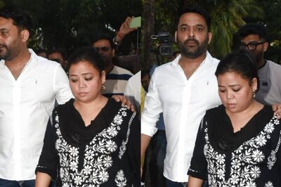 Bharti Singh Gets Teary-Eyed, Kapil Sharma Consoles Her At Raju Srivastava's Prayer Meet