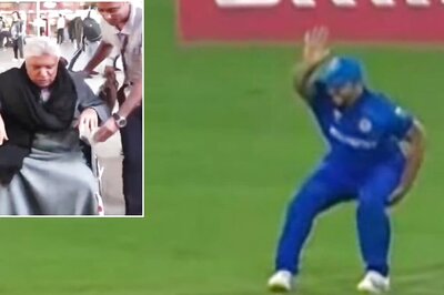 'Oscar-worthy Acting': Gulbadin Naib's Dramatic Fall After Afghanistan Coach's 'Rain Call' Sparks Memes