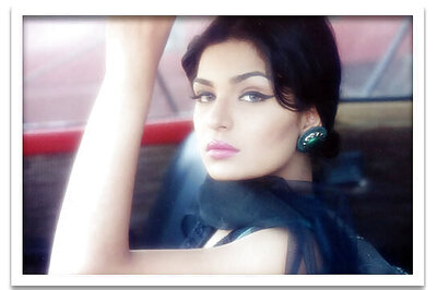 Meera 'rocks' B'wood with sue threat