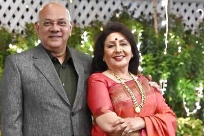 On 50th Wedding Anniversary, Actress Vandana Gupte Exchanges Vows With Husband Again